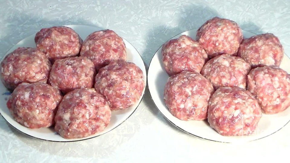 Мясные тефтели в томатном соусе - Шаг 3