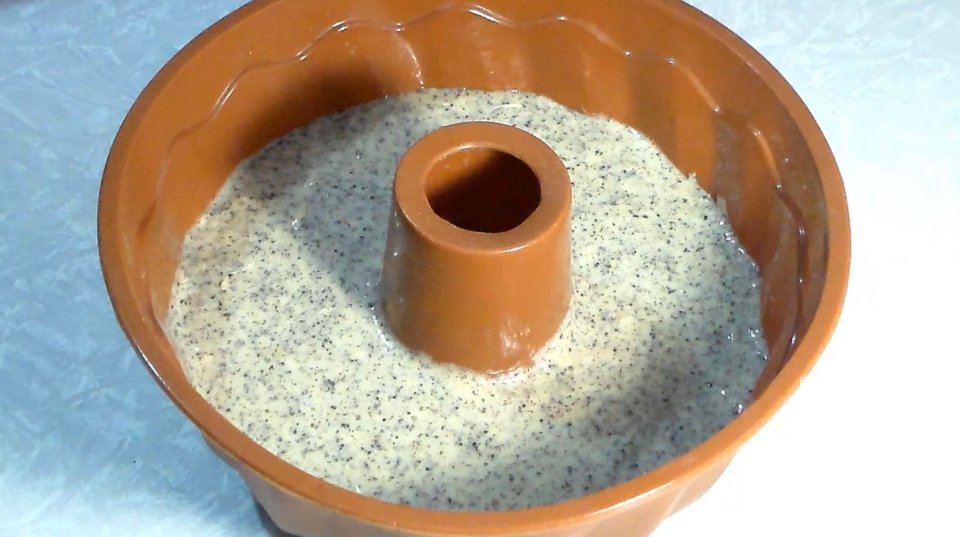 Кекс на кефире, с маком - Шаг 6