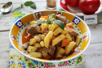 Жаркое по-домашнему из баранины с овощами