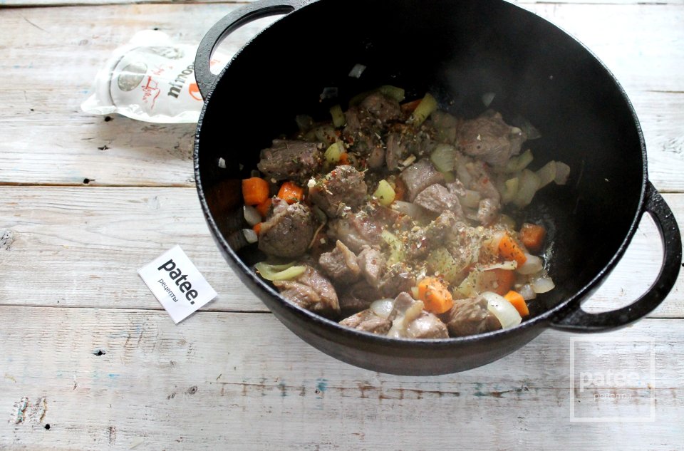 Жаркое по-домашнему из баранины с овощами - Шаг 12