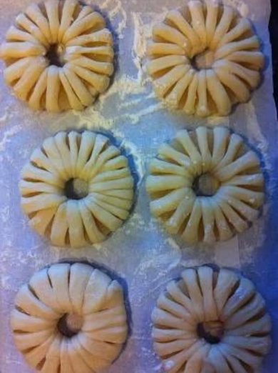 Яблочные колечки в слоеном тесте - Шаг 1