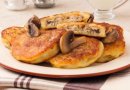 Картофельные оладьи с начинкой из курицы с грибами