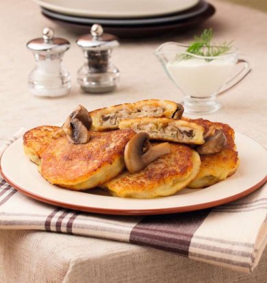 Картофельные оладьи с начинкой из курицы с грибами - Шаг 9