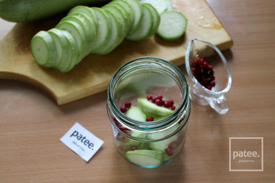 Цукини с брусникой в сладком маринаде - Шаг 8