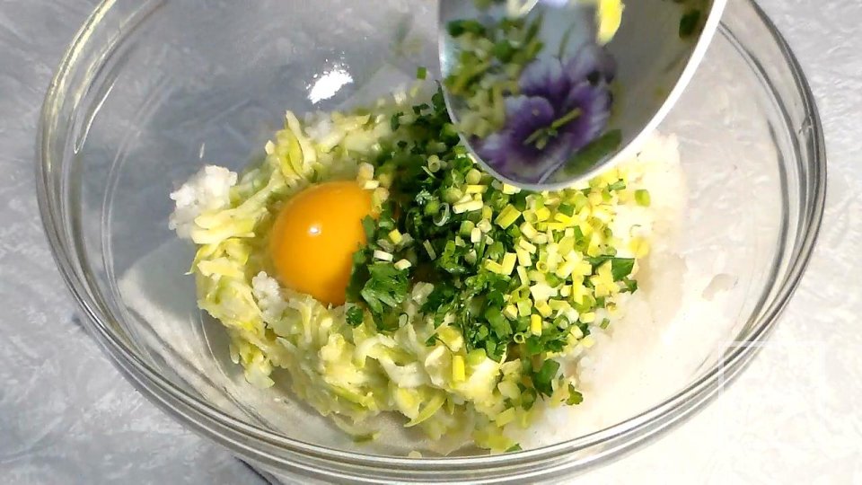 Овощные биточки из кабачка - Шаг 4