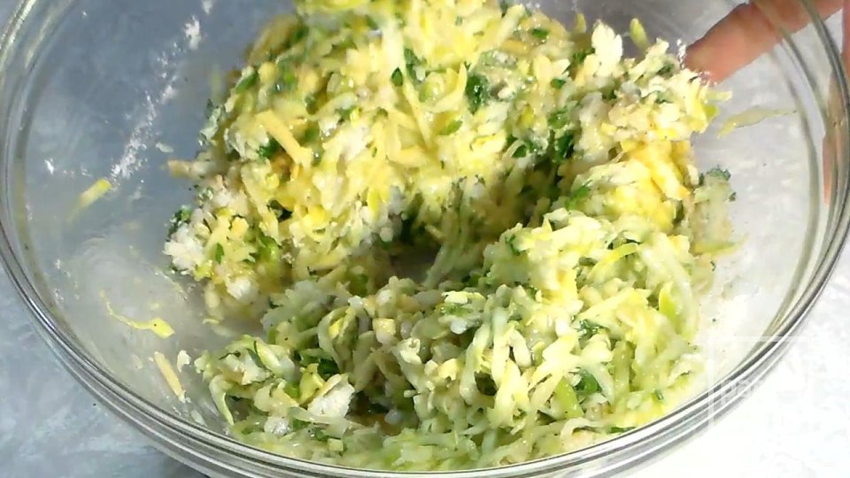 Овощные биточки из кабачка - Шаг 6