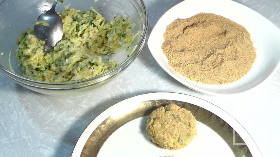 Овощные биточки из кабачка - Шаг 7