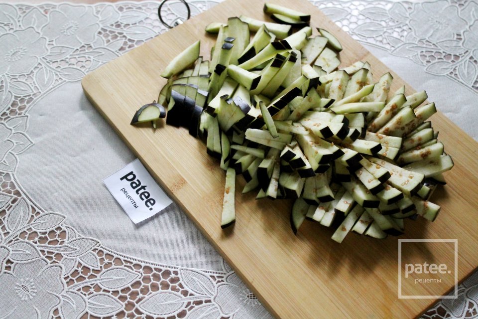 Вкуснейший салат из баклажанов с яйцом - Шаг 2