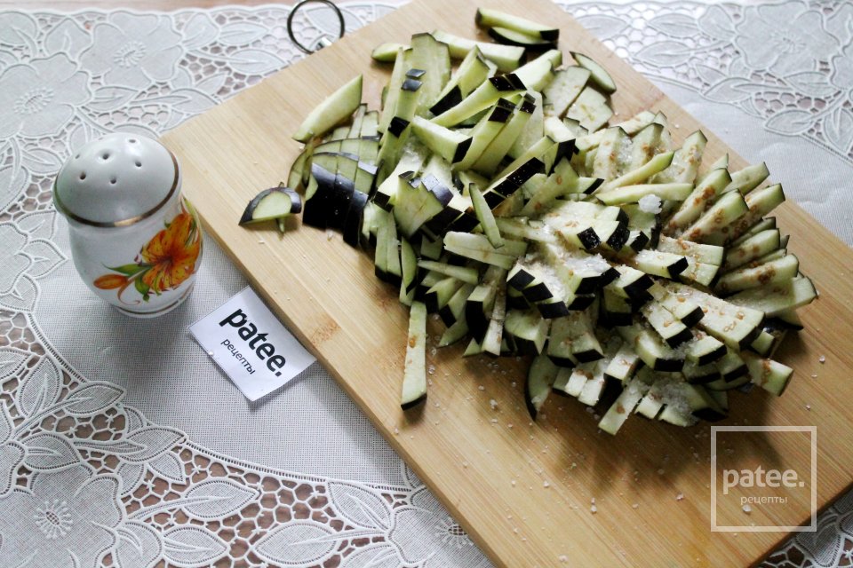 Вкуснейший салат из баклажанов с яйцом - Шаг 3