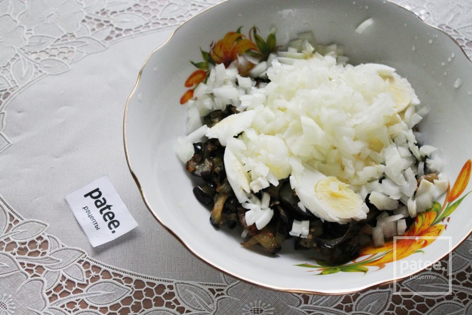 Вкуснейший салат из баклажанов с яйцом - Шаг 16
