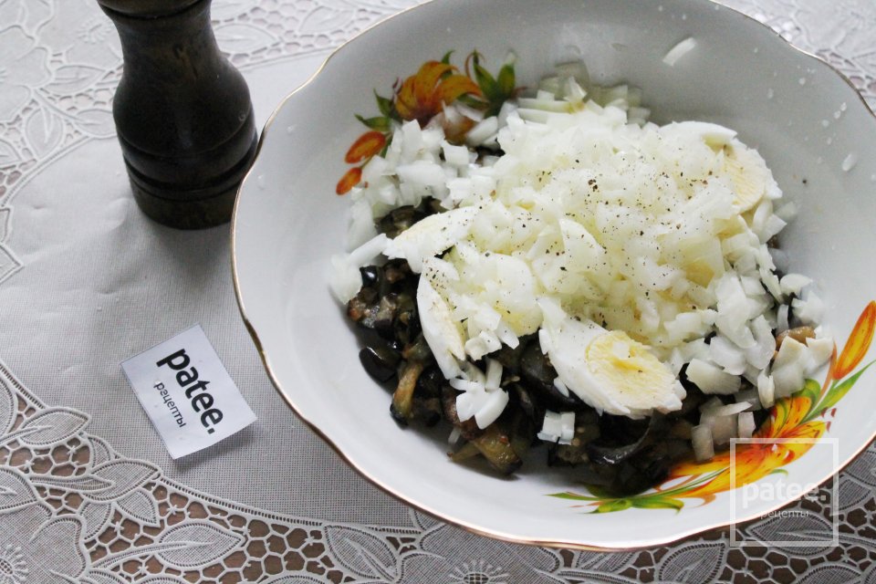 Вкуснейший салат из баклажанов с яйцом - Шаг 17