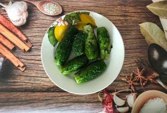 Малосольные огурцы в пакете