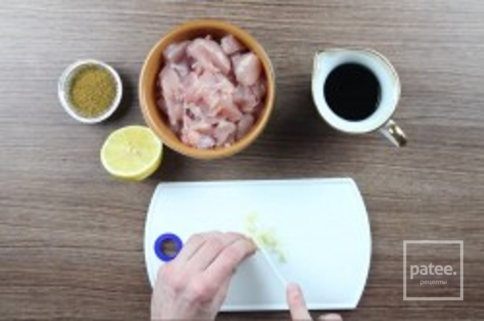 САЛАТ ЦЕЗАРЬ КЛАССИЧЕСКИЙ С КУРИЦЕЙ - Шаг 2