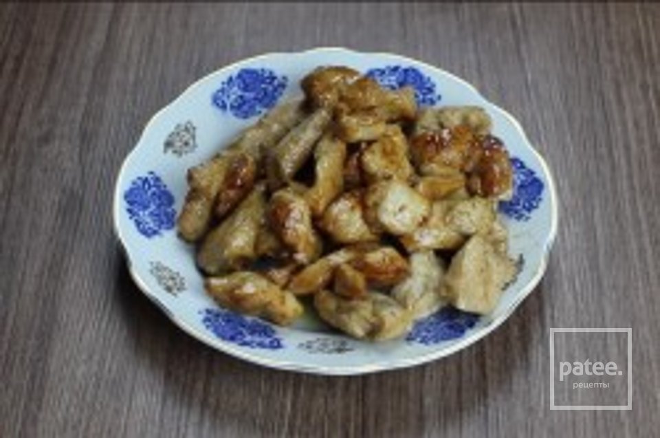 САЛАТ ЦЕЗАРЬ КЛАССИЧЕСКИЙ С КУРИЦЕЙ - Шаг 10