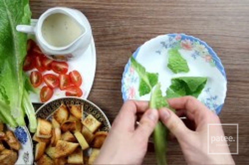 САЛАТ ЦЕЗАРЬ КЛАССИЧЕСКИЙ С КУРИЦЕЙ - Шаг 11