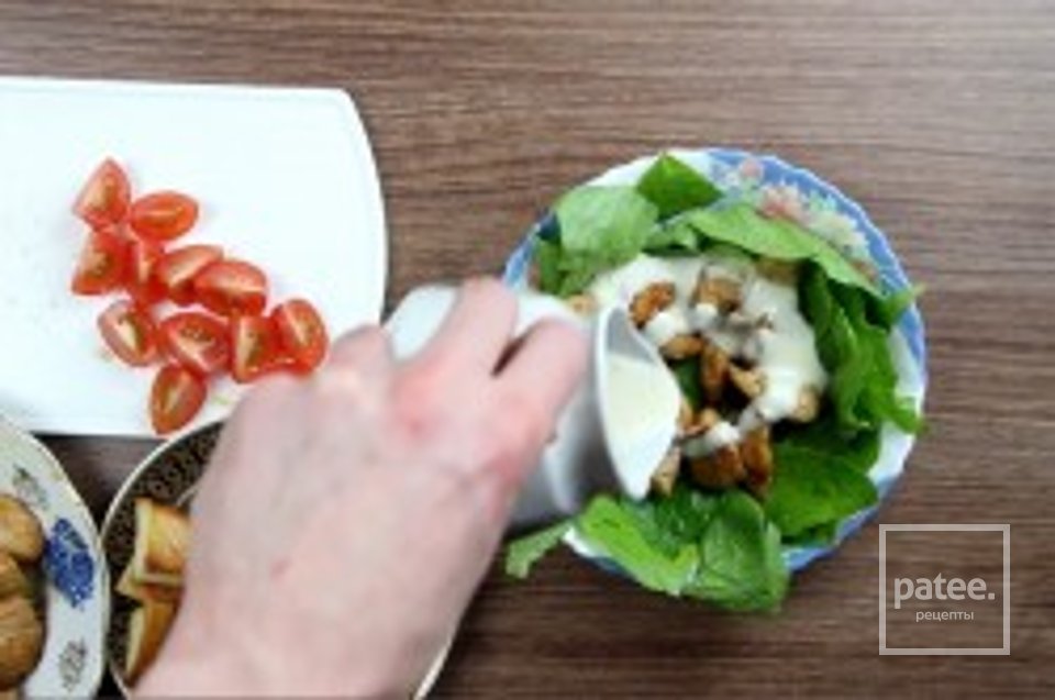 САЛАТ ЦЕЗАРЬ КЛАССИЧЕСКИЙ С КУРИЦЕЙ - Шаг 13