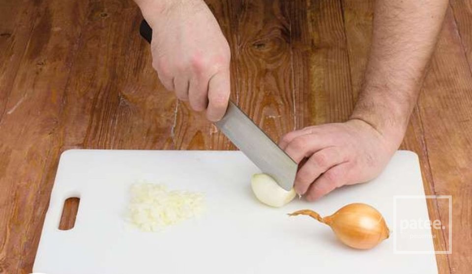 Говяжья печень с шампиньонами и шпинатом - Шаг 1