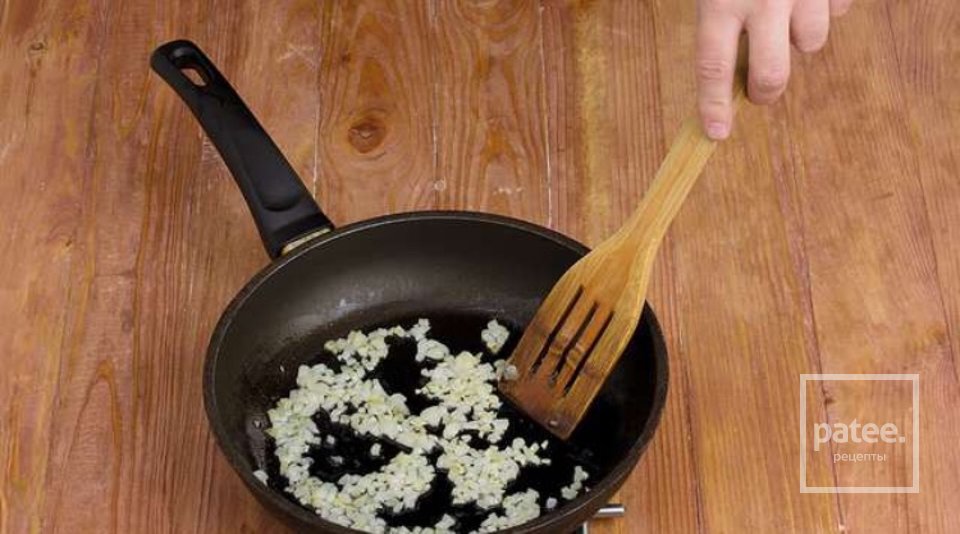 Говяжья печень с шампиньонами и шпинатом - Шаг 4