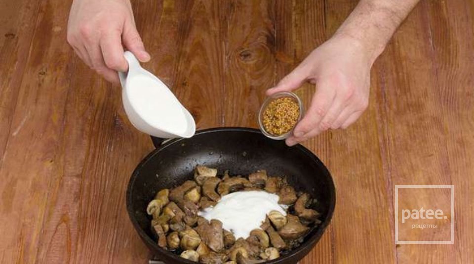 Говяжья печень с шампиньонами и шпинатом - Шаг 7