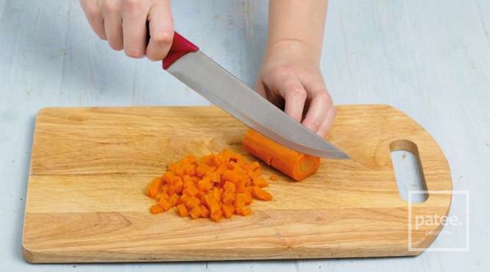 Картофельные «гнезда» с грибами и зеленым горошком - Шаг 1