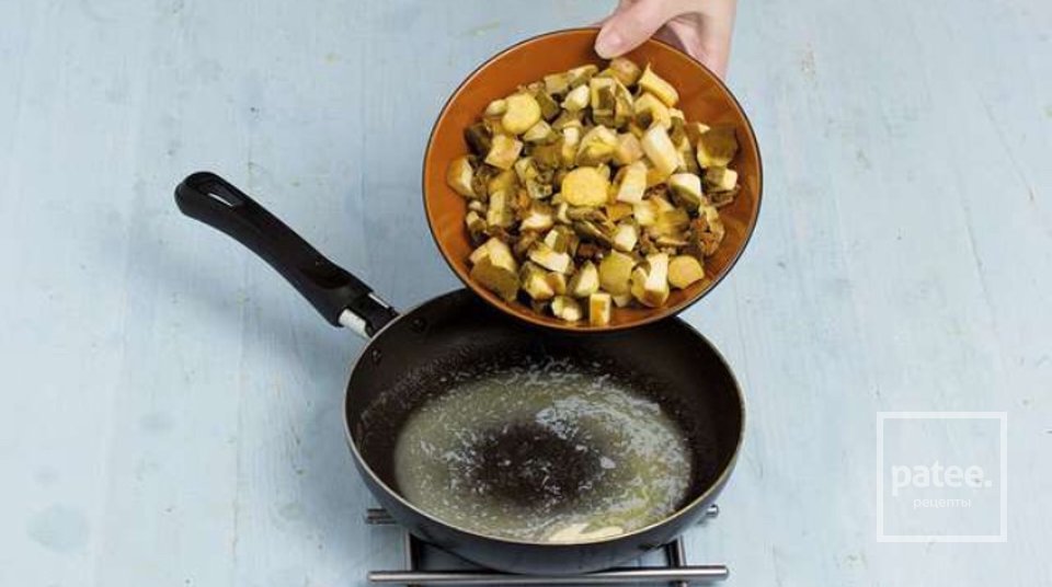 Картофельные «гнезда» с грибами и зеленым горошком - Шаг 5