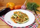 Салат с баклажанами, перцем и огурцами