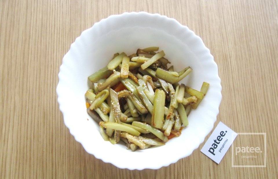 Салат с баклажанами, перцем и огурцами - Шаг 8