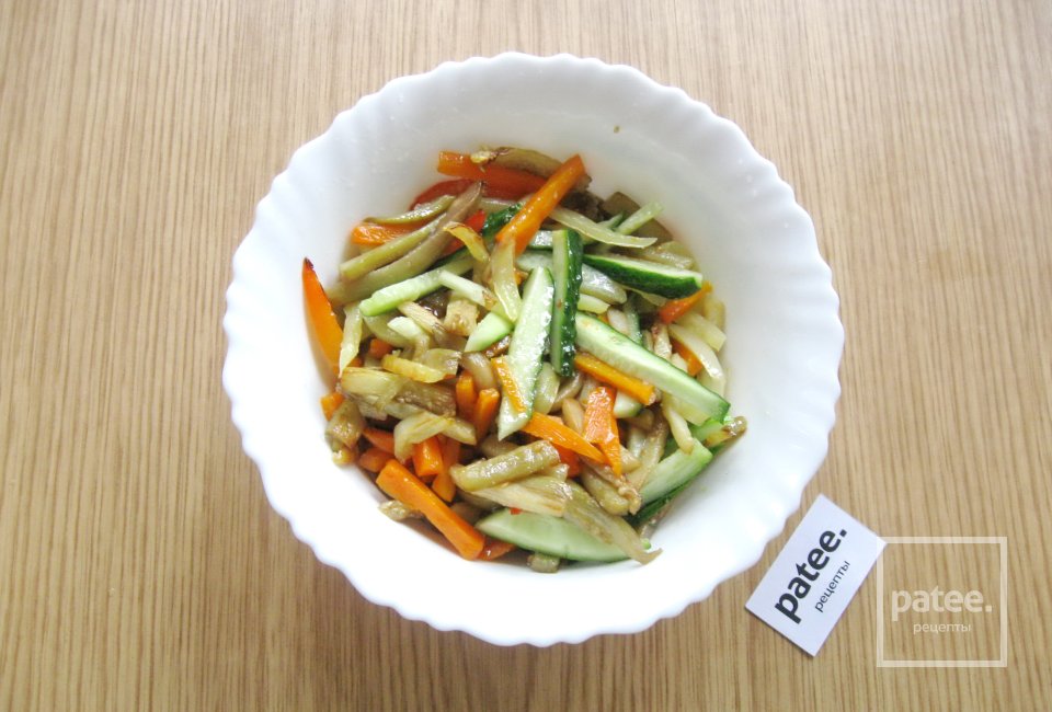 Салат с баклажанами, перцем и огурцами - Шаг 12