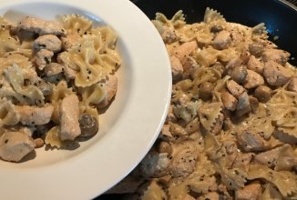 Паста с курицей и грибами