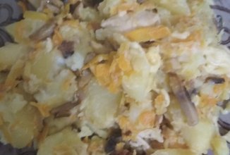 Картофель с курицей и грибами