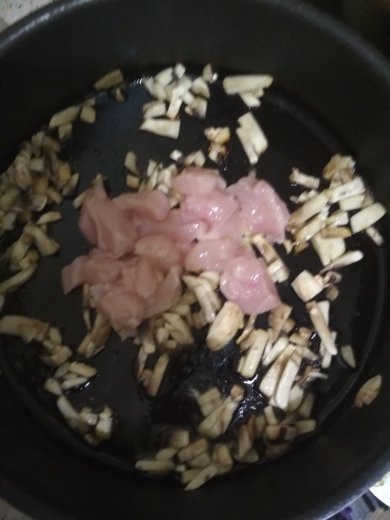 Картофель с курицей и грибами - Шаг 5