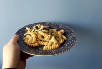 Паста с креветками и шпинатом