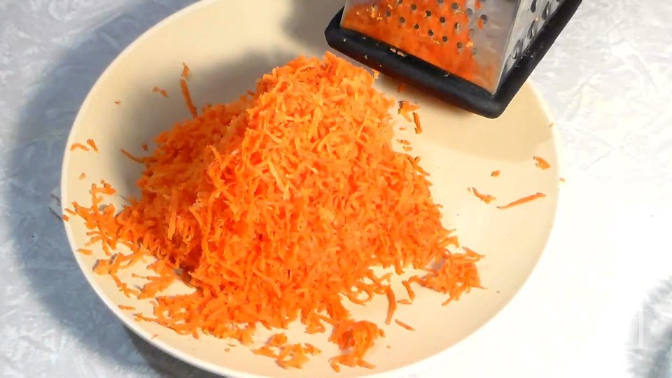 Морковный десерт с черносливом - Шаг 2