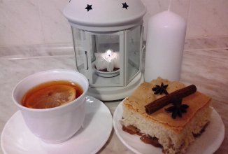 Шарлотка с пряными яблоками