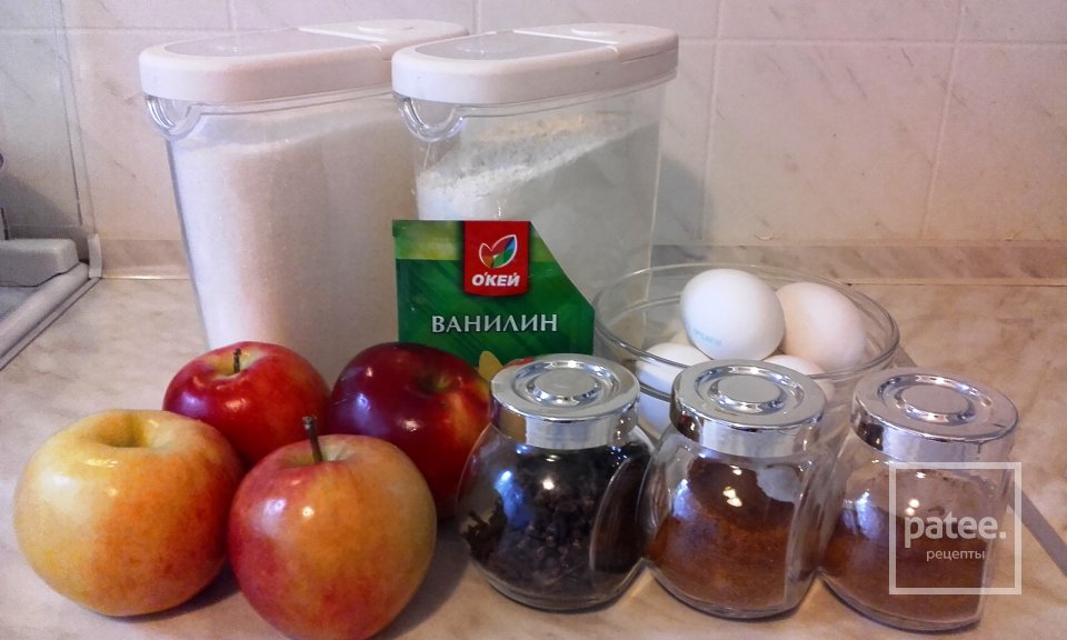 Шарлотка с пряными яблоками - Шаг 1