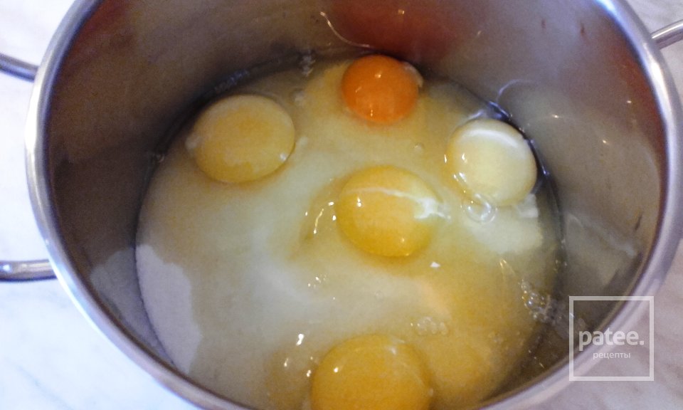 Шарлотка с пряными яблоками - Шаг 6