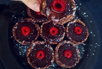 Шоколадные тарталетки с малиной