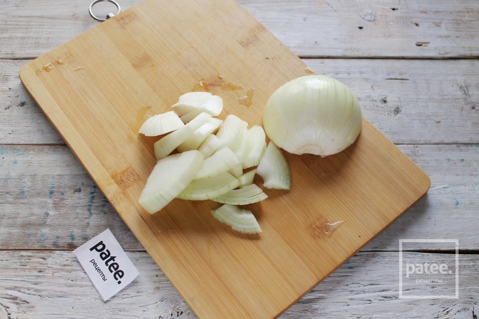 Салат из помидоров с луком на зиму - Шаг 3