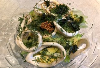 Салат с кальмаром