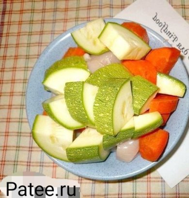 курячі котлетки з кабачком і морквою - - Шаг 2