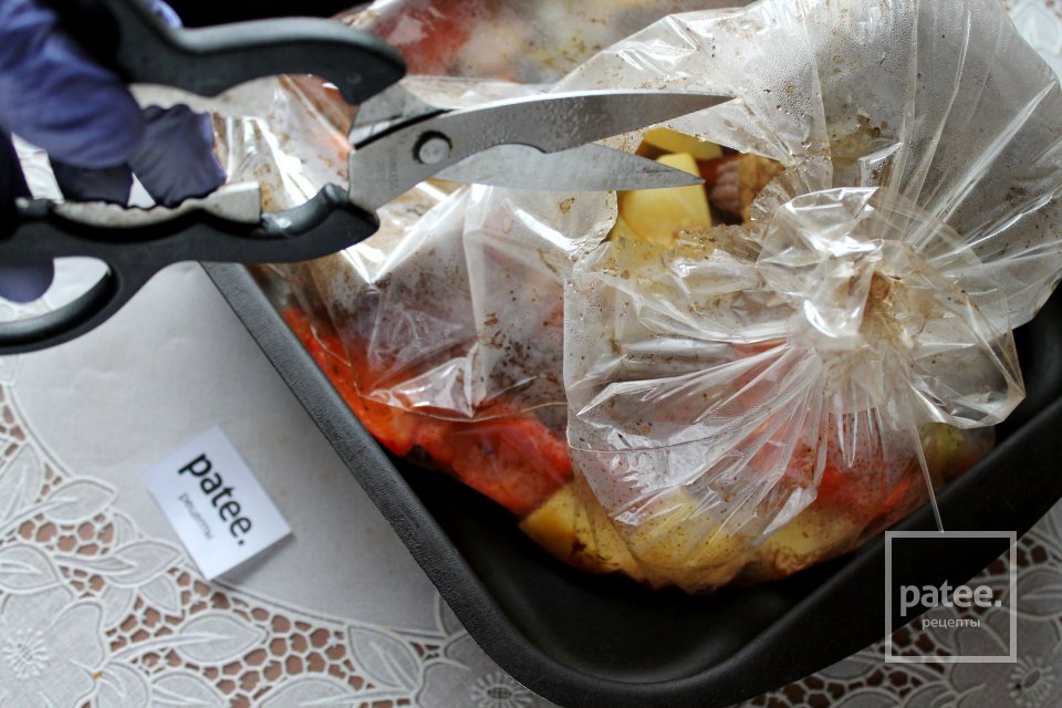 Говядина, запеченная в рукаве с овощами - Шаг 17