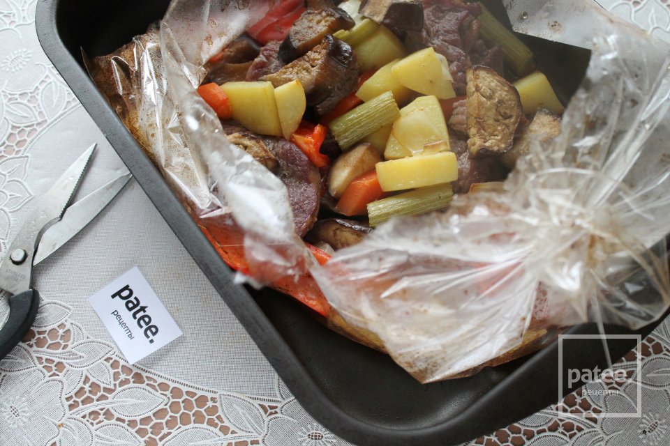 Говядина, запеченная в рукаве с овощами - Шаг 18