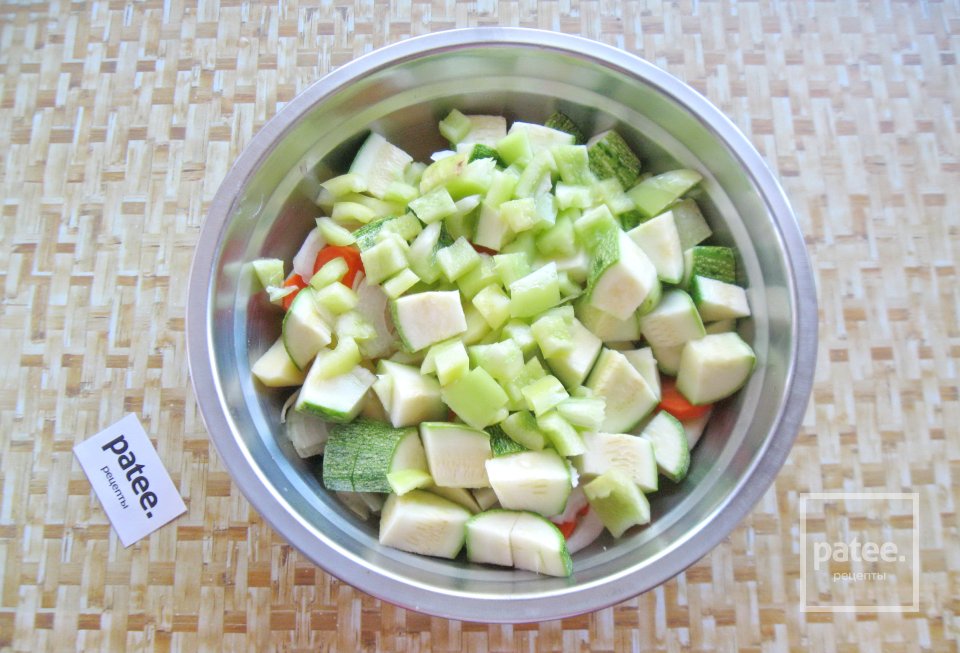 Овощное рагу с колбасками в духовке - Шаг 5