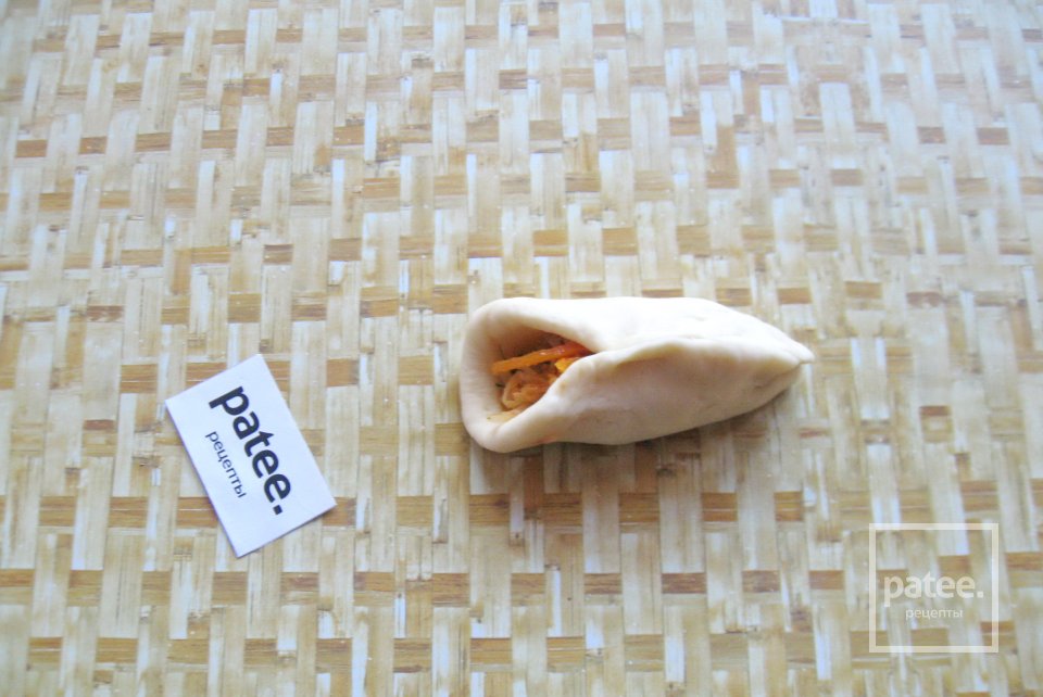 Пирожки с капустой и морковью в духовке - Шаг 9