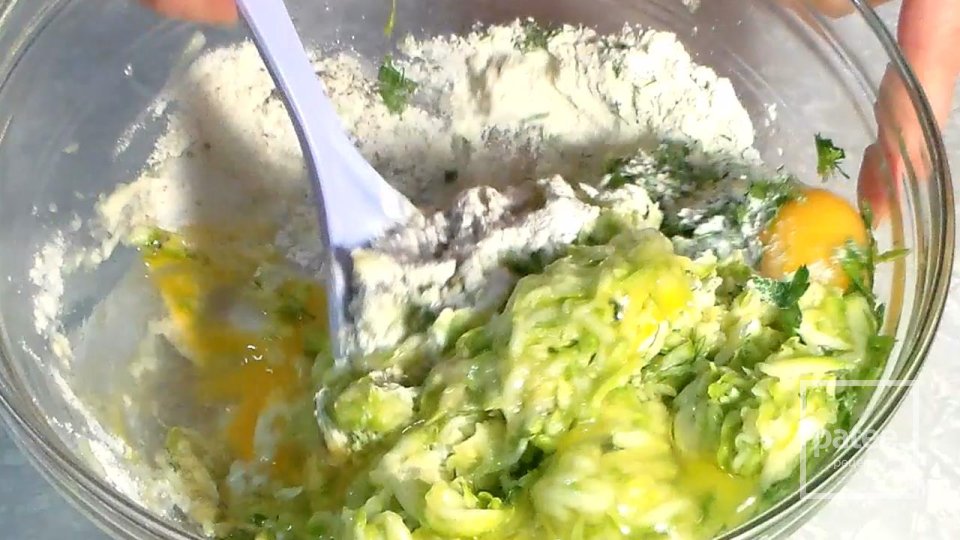 Овощной рулет из кабачков с начинкой - Шаг 7