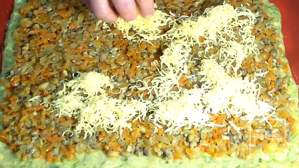 Овощной рулет из кабачков с начинкой - Шаг 9