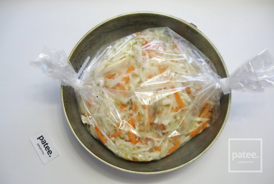 Капуста тушеная в рукаве в духовке - Шаг 9