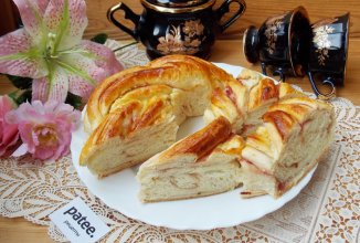 Плетеный рулет с джемом