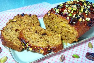 Кекс с финиками и орехами