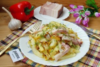Жареный картофель с копченой грудинкой